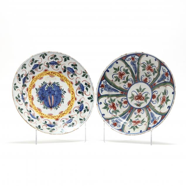 TWO ENGLISH DELFT POLYCHROME CHARGERS 34b014