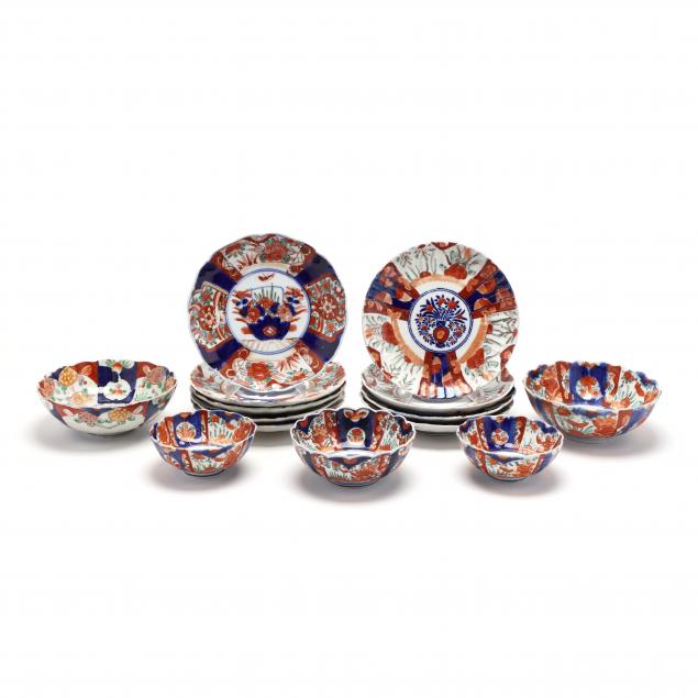 A GROUP OF JAPANESE IMARI PORCELAIN