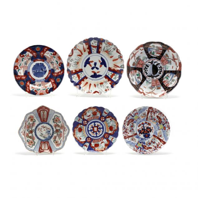 A GROUP OF JAPANESE IMARI PORCELAIN