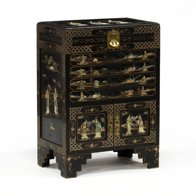 CHINOISERIE DECORATED SILVER CHEST 34b1e4