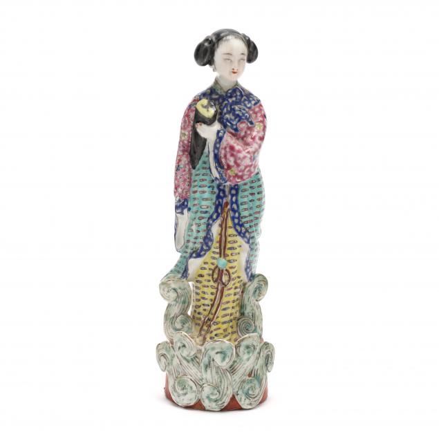 A CHINESE PORCELAIN GODDESS FIGURE