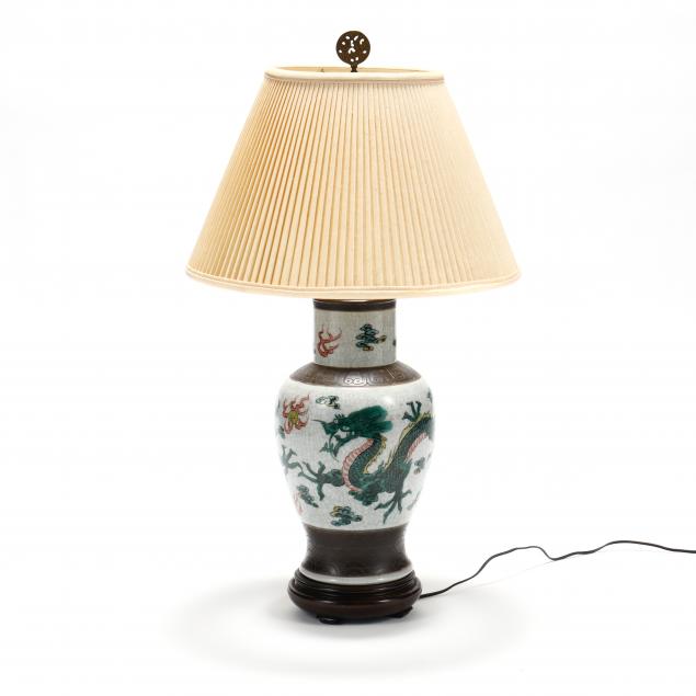 A CHINESE STYLE DRAGON VASE LAMP