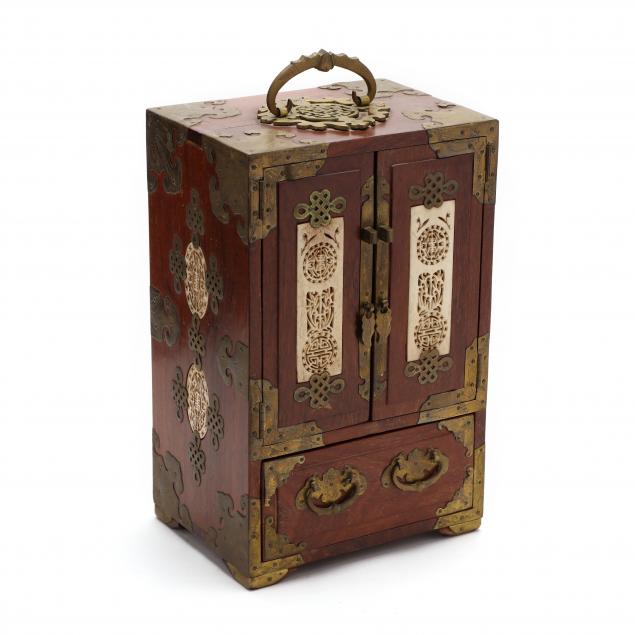 AN ANTIQUE ASIAN JEWELRY CHEST 34b28f