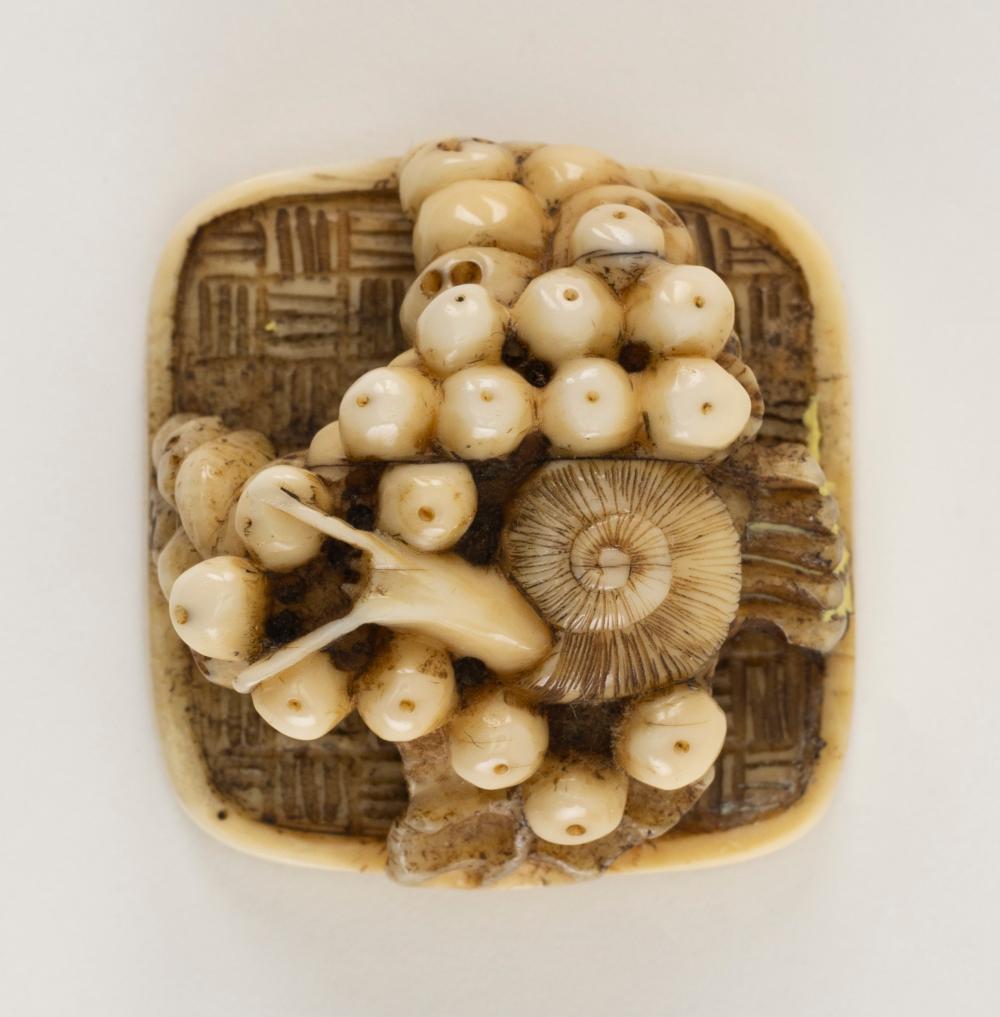 JAPANESE NETSUKE 19TH CENTURY 1 25  34dbe3