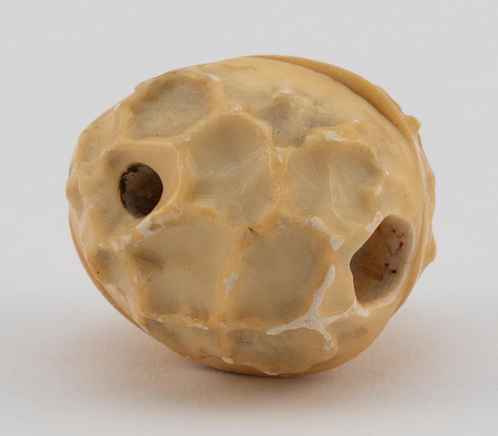 JAPANESE BONE EROTIC NETSUKE EARLY 34dbed