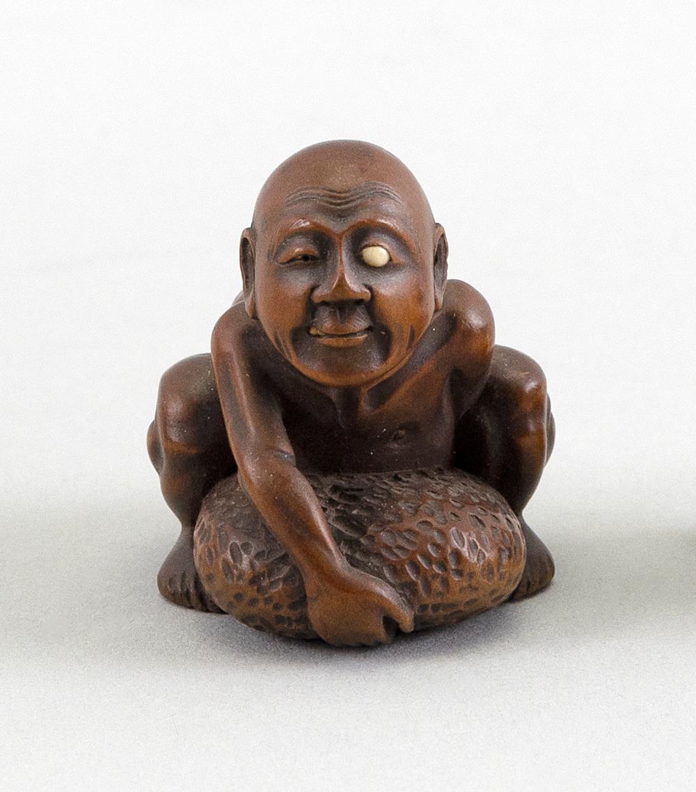 JAPANESE WOOD NETSUKE 19TH CENTURY 34dc23