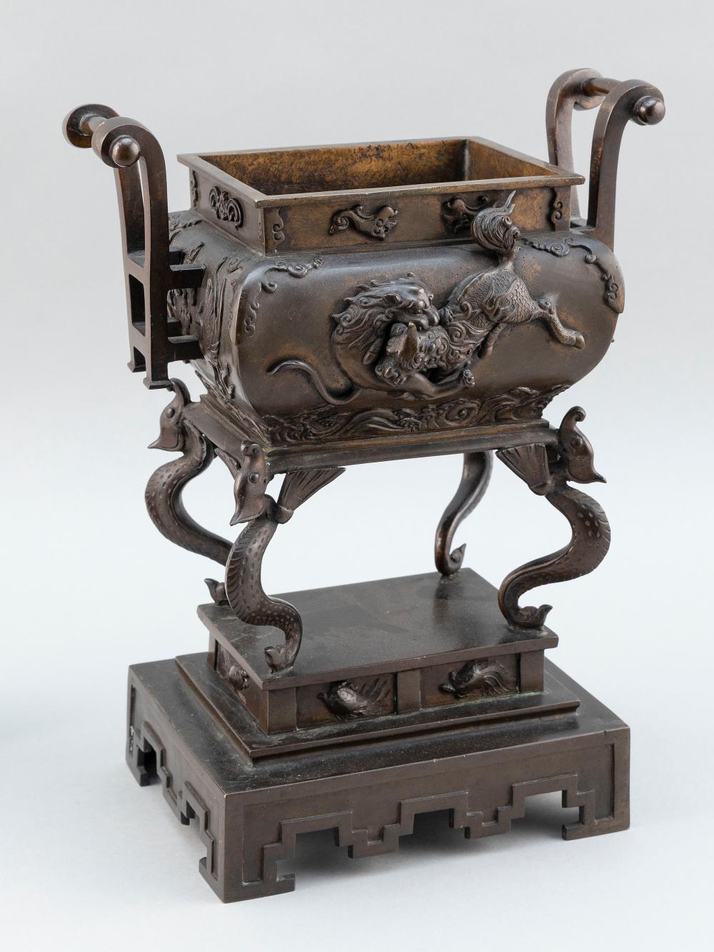 JAPANESE BRONZE CENSER ON STAND 34dc46