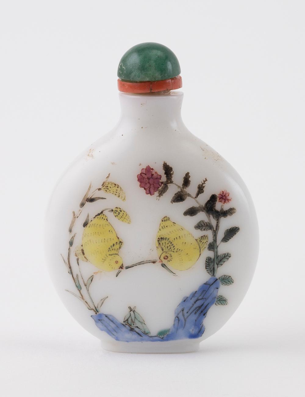 CHINESE ENAMEL ON MILK GLASS SNUFF 34dc6c