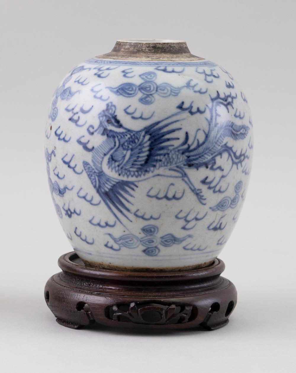 CHINESE BLUE AND WHITE PORCELAIN 34df82