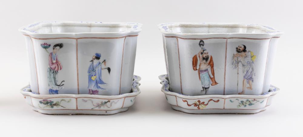 PAIR OF CHINESE PORCELAIN SQUARE