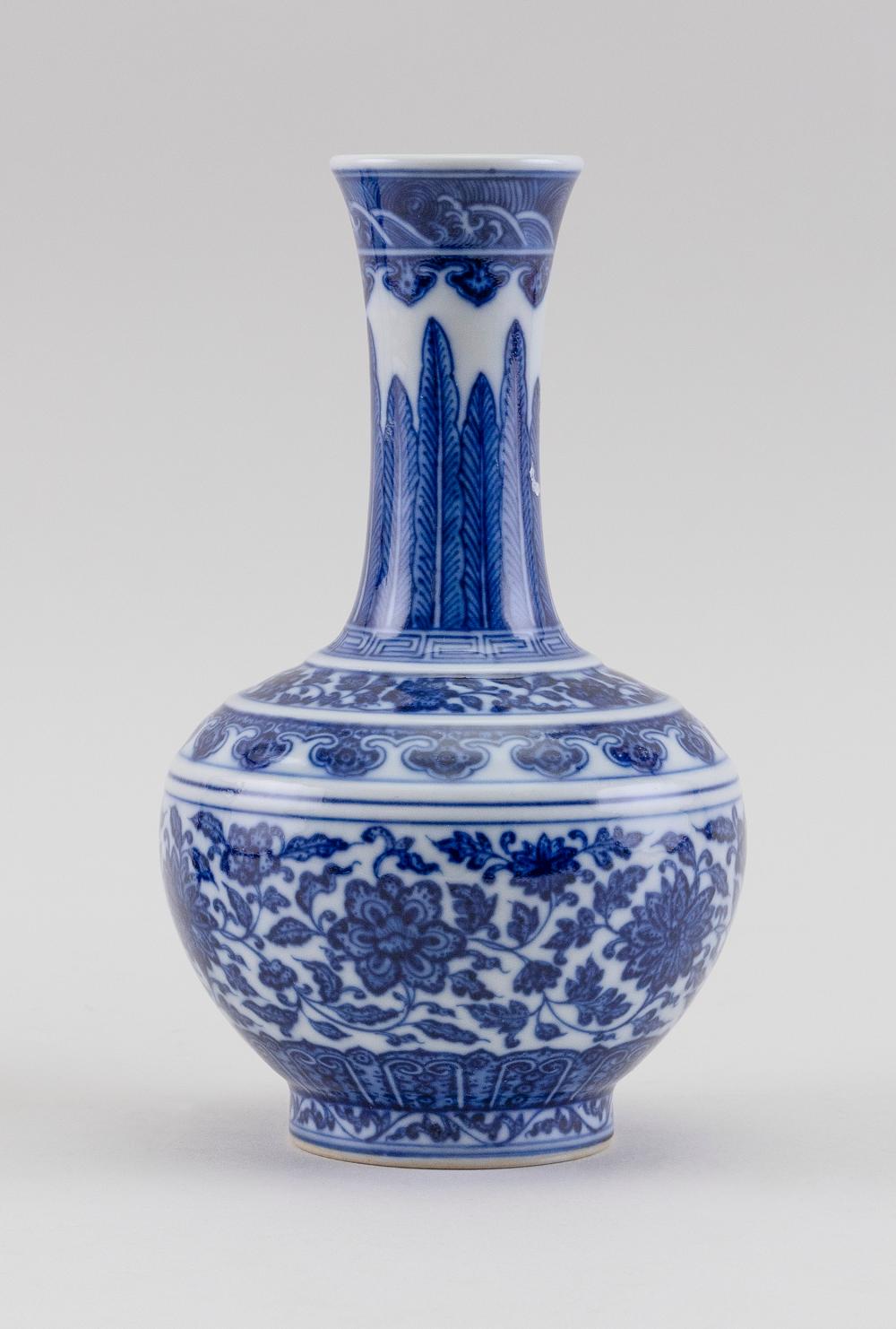 CHINESE BLUE AND WHITE PORCELAIN 34df98