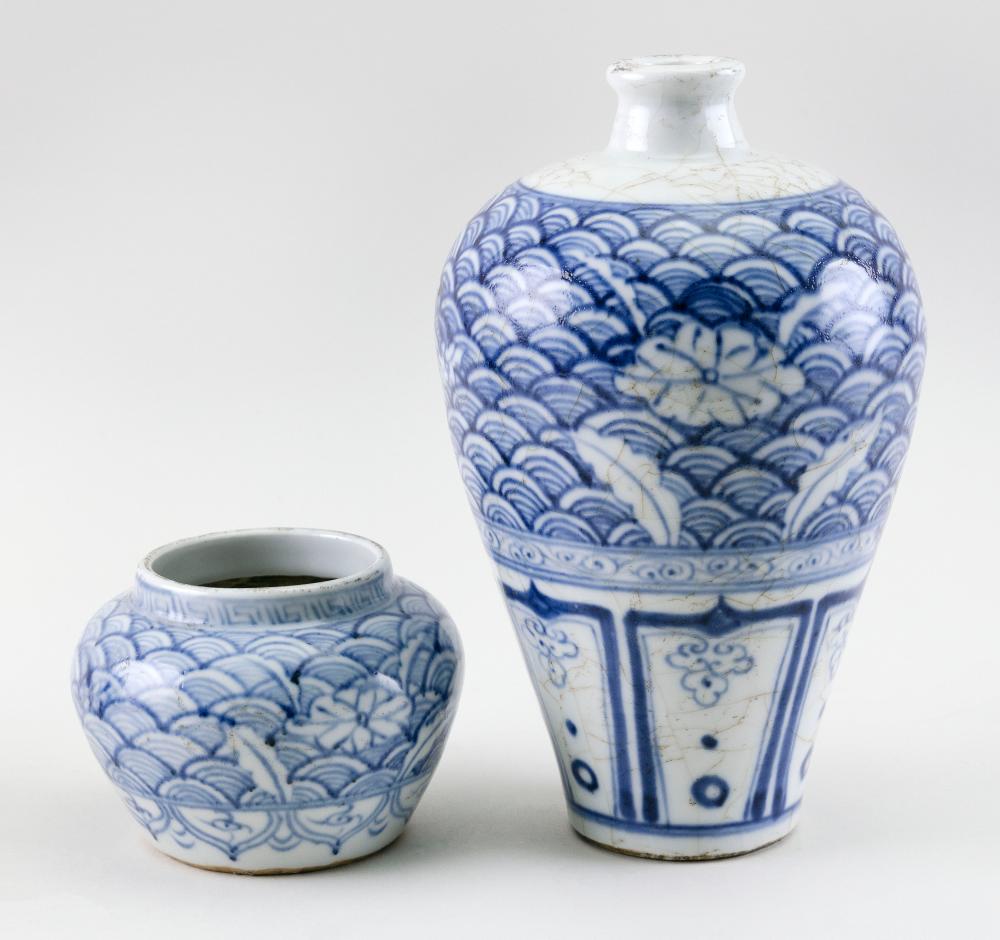 TWO CHINESE BLUE AND WHITE PORCELAIN 34dfbc