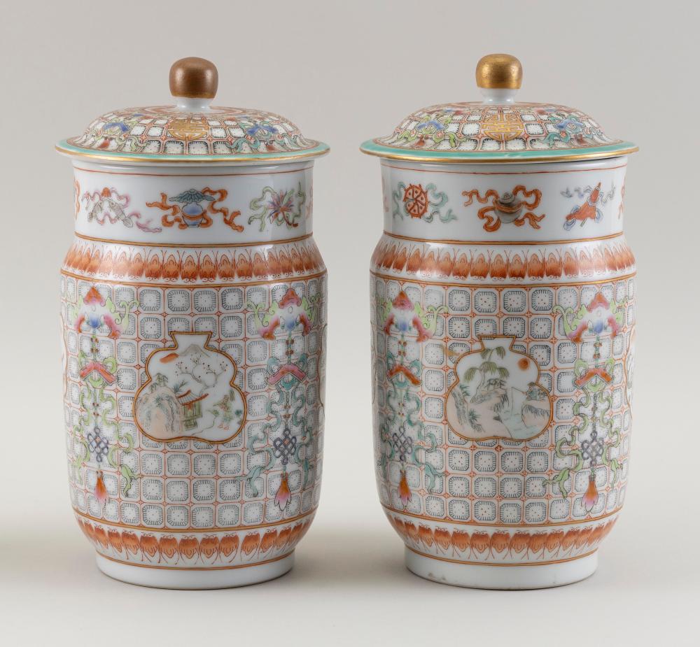 PAIR OF CHINESE PORCELAIN COVERED 34dfd0