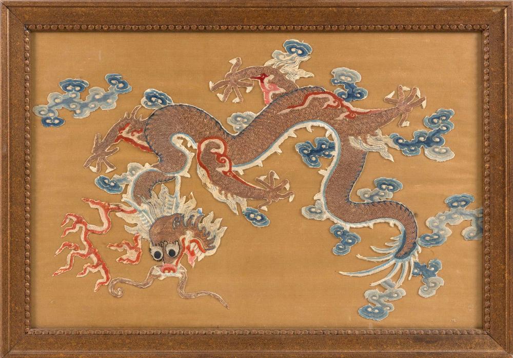 CHINESE SILK NEEDLEWORK DRAGON 34e05c