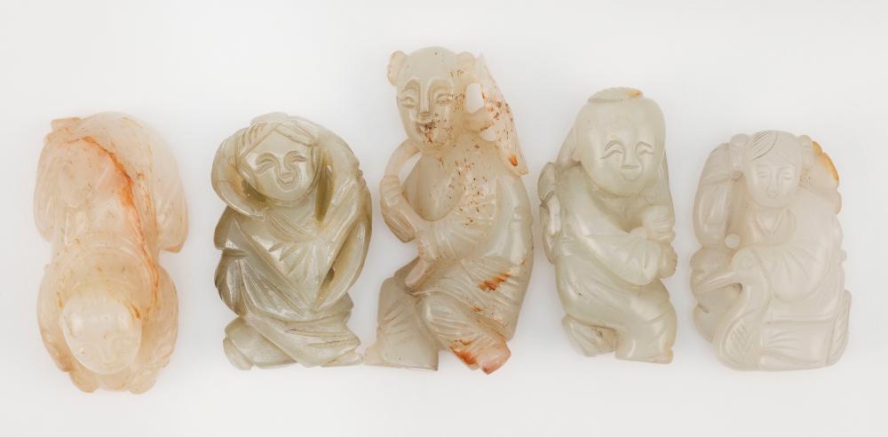 FIVE ASSORTED CHINESE CARVED JADE 34e085