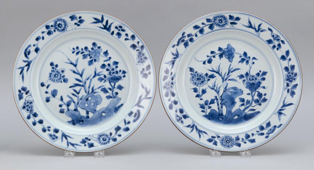 PAIR OF CHINESE EXPORT BLUE AND