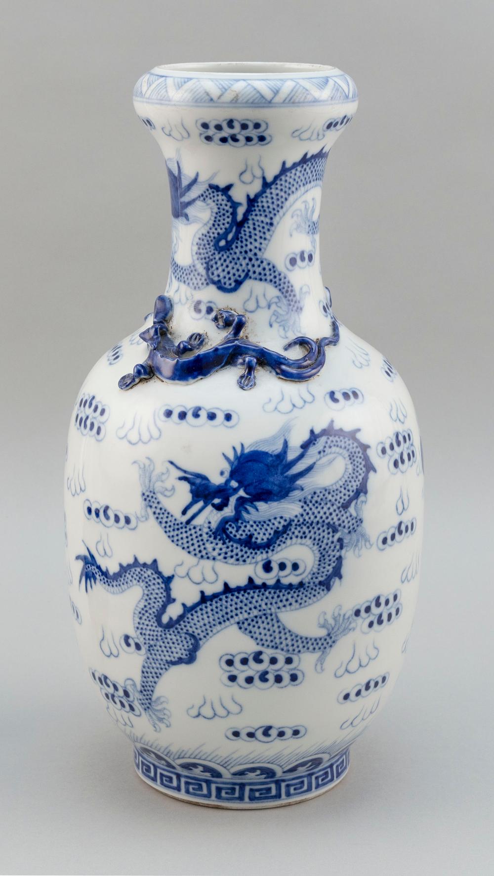 CHINESE BLUE AND WHITE PORCELAIN 34e0d8