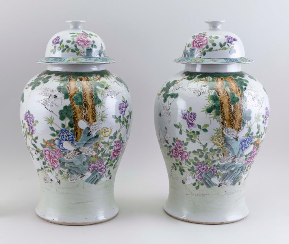 PAIR OF CHINESE FAMILLE ROSE PORCELAIN 34e0ee