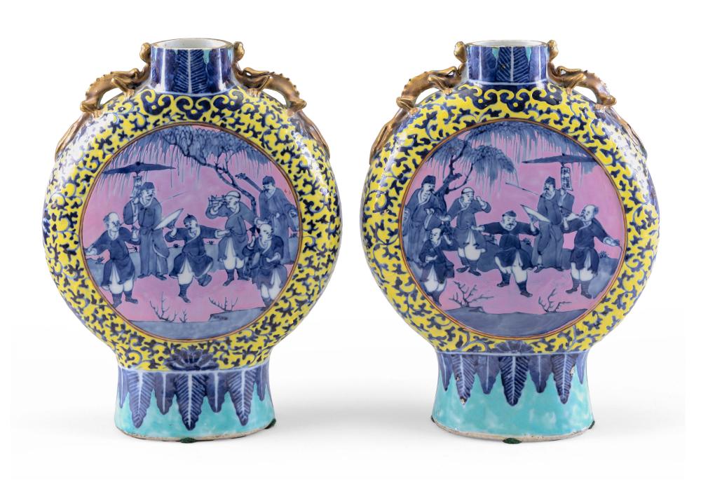 PAIR OF CHINESE POLYCHROME PORCELAIN