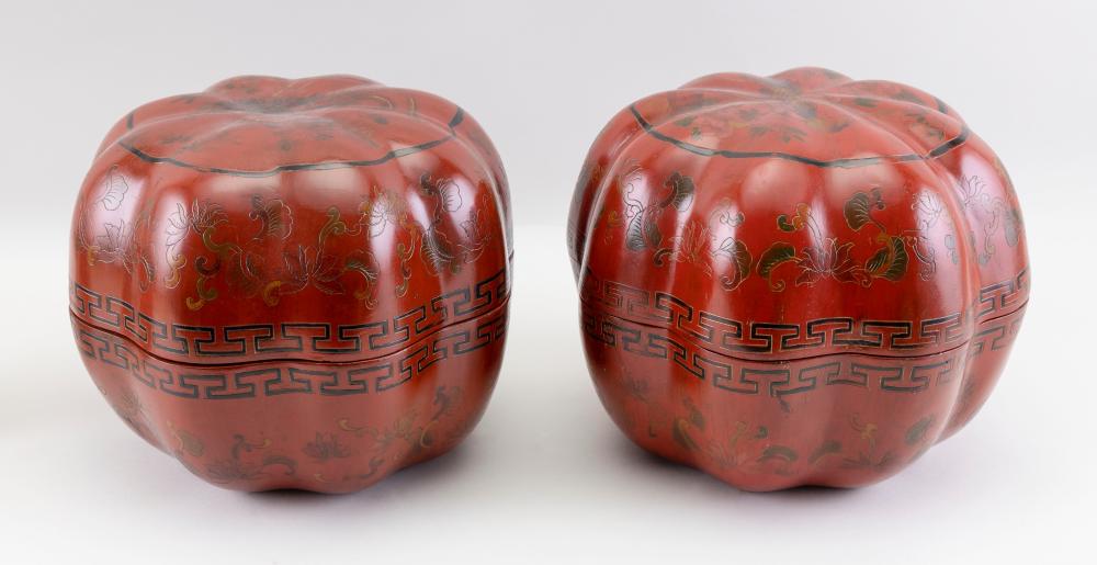 PAIR OF CHINESE RED LACQUER GOURD FORM 34e122
