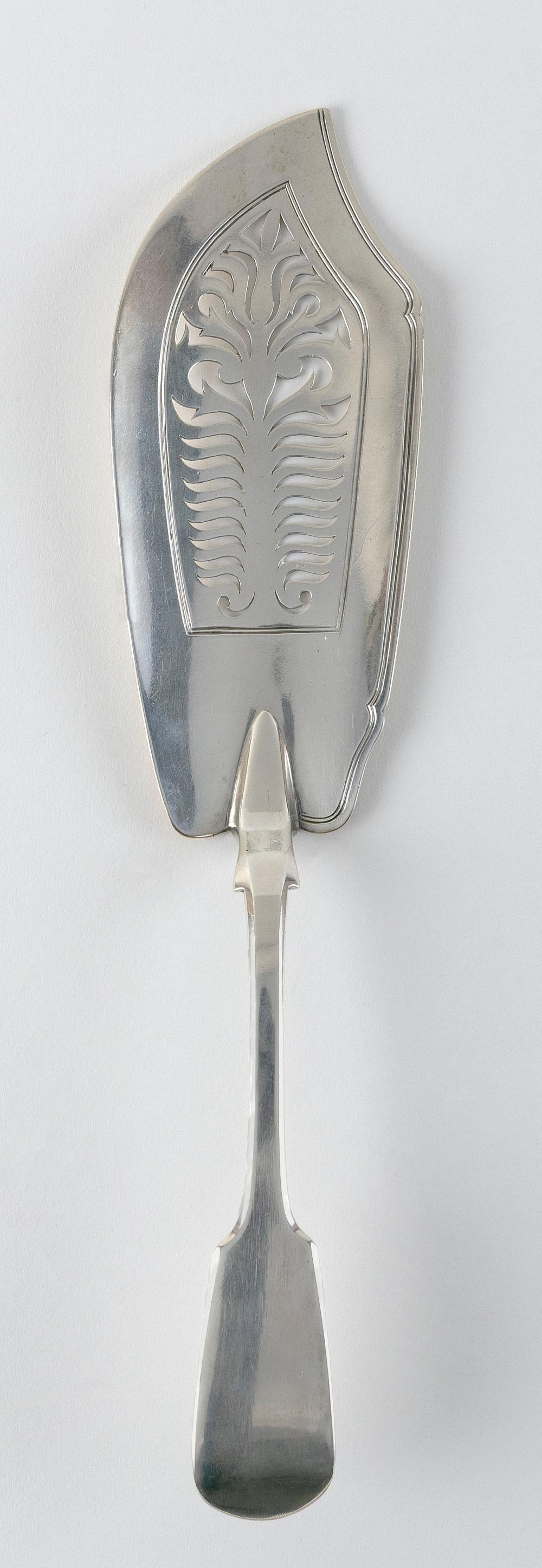 VICTORIAN STERLING SILVER FISH SLICE