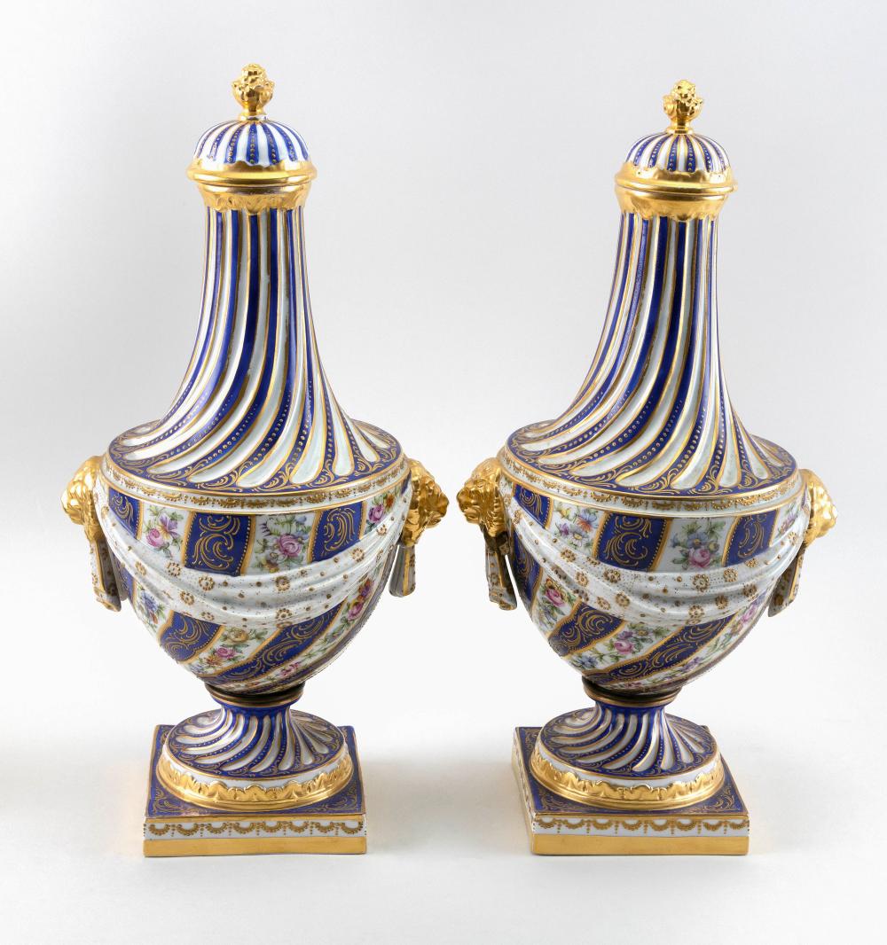 PAIR OF FRENCH PORCELAIN COVERED 34e693