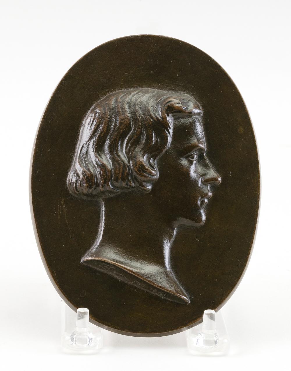 OVAL BRONZE PLAQUE DEPICTING A