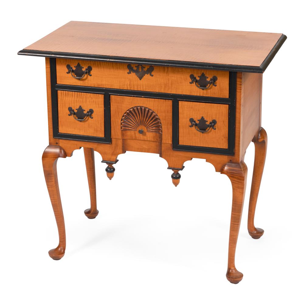 DAVID LEFORT QUEEN ANNE STYLE LOWBOY 34e840