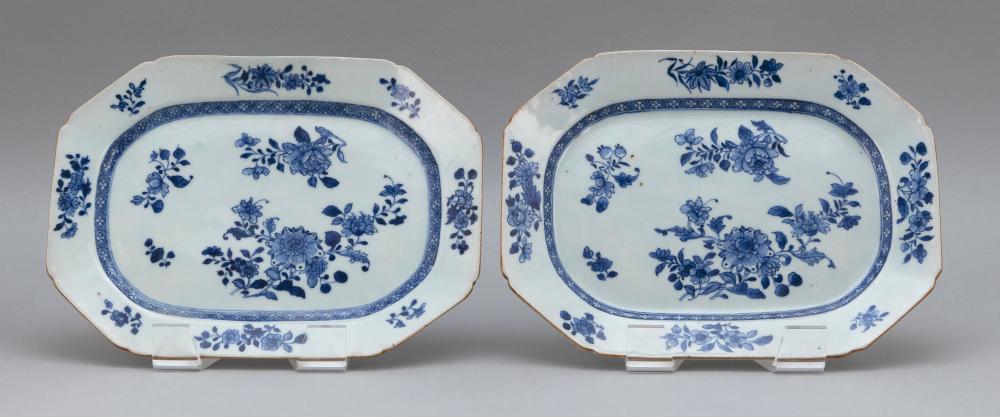 PAIR OF CHINESE EXPORT BLUE AND