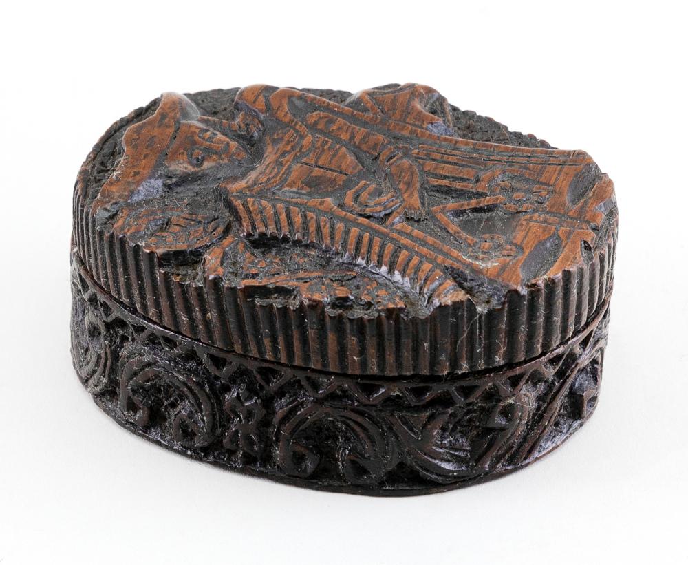 FRENCH CARVED OAK SNUFF BOX LATE 34e925