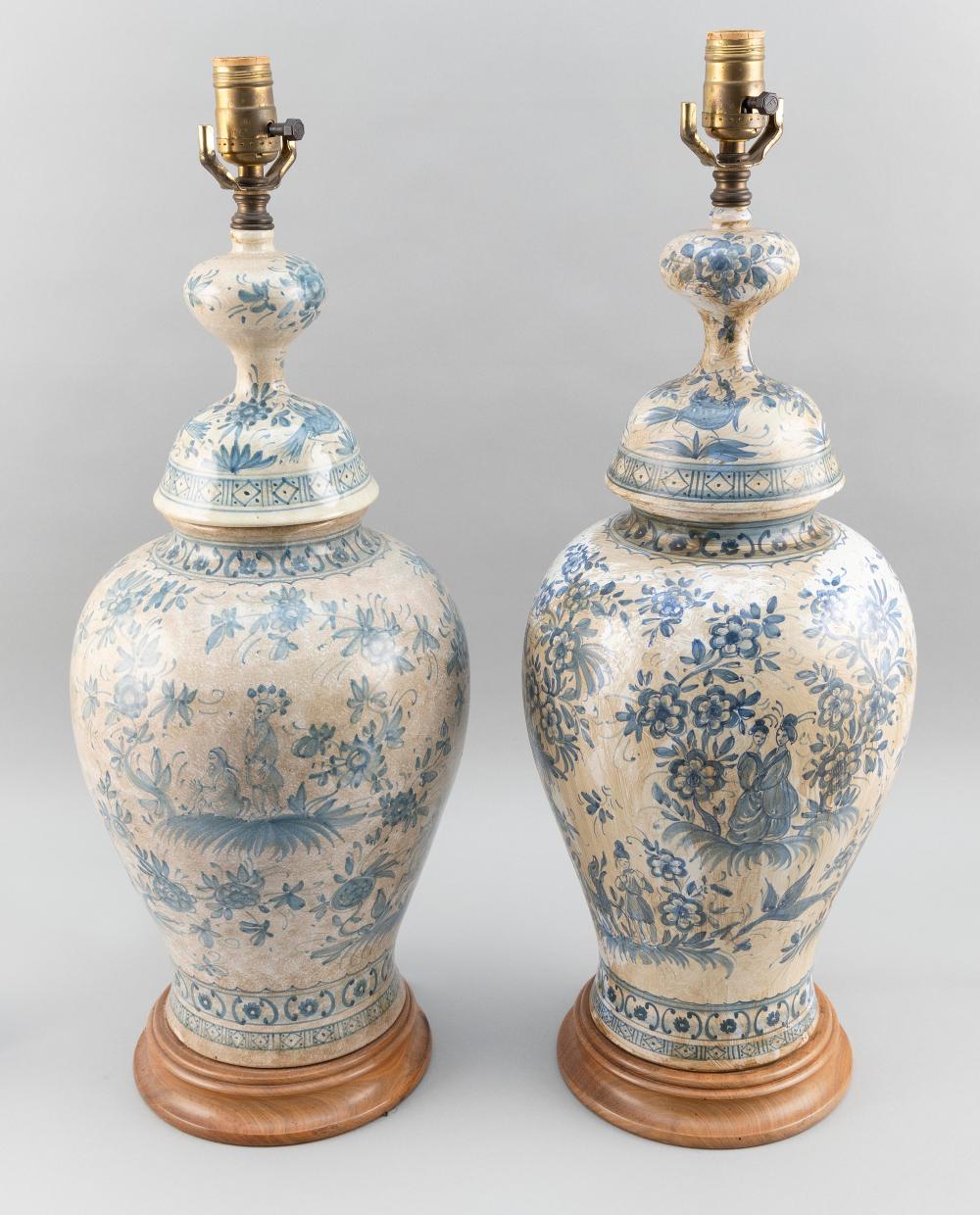 PAIR OF BLUE AND WHITE PORCELAIN