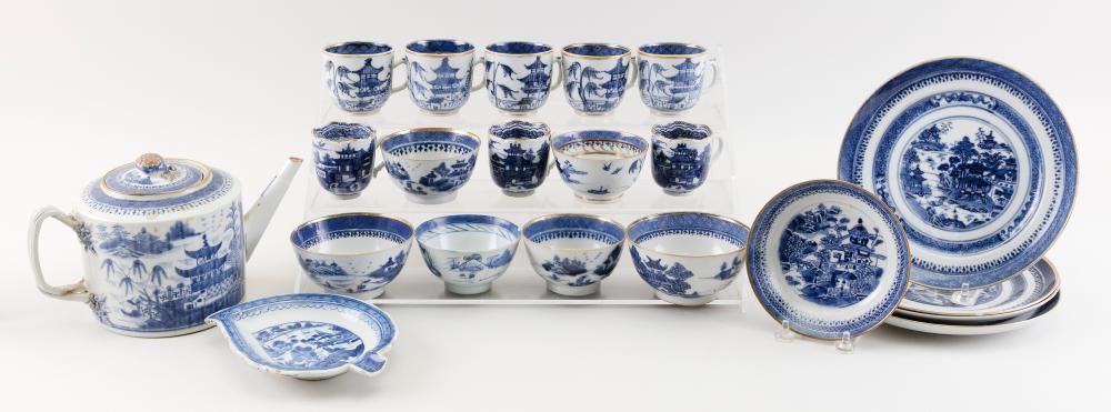 COLLECTION OF CHINESE EXPORT BLUE AND