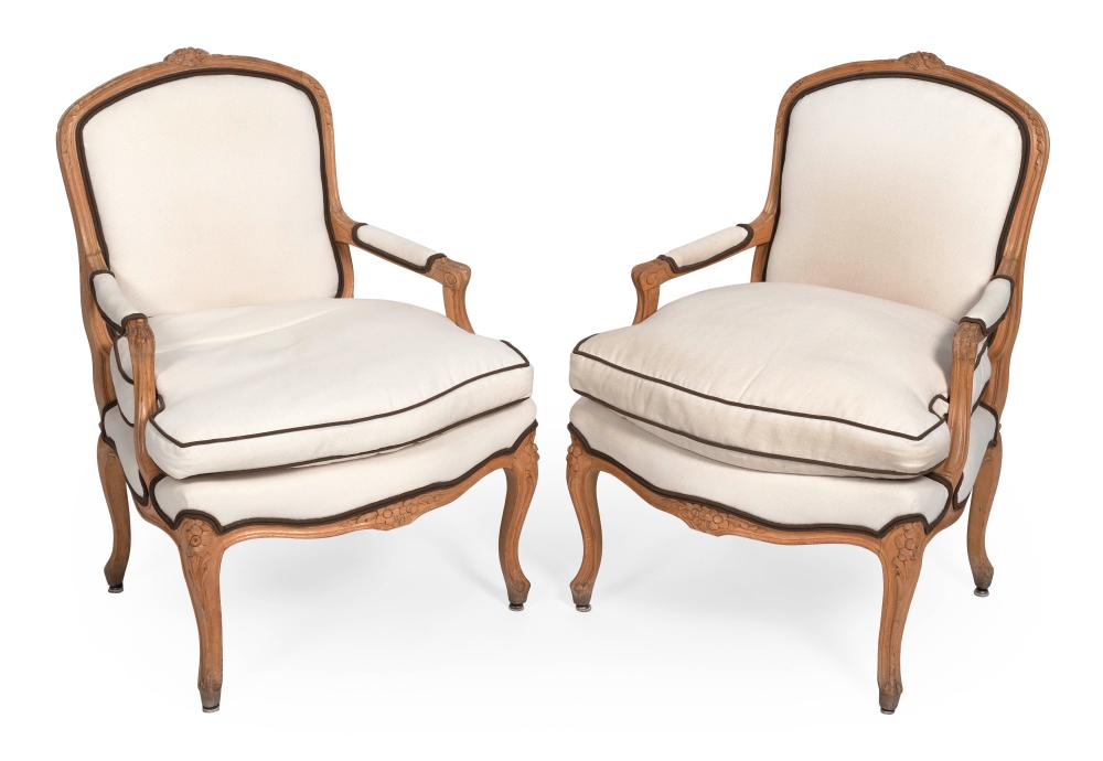 PAIR OF LOUIS XV STYLE FAUTEUILS 34ec1a