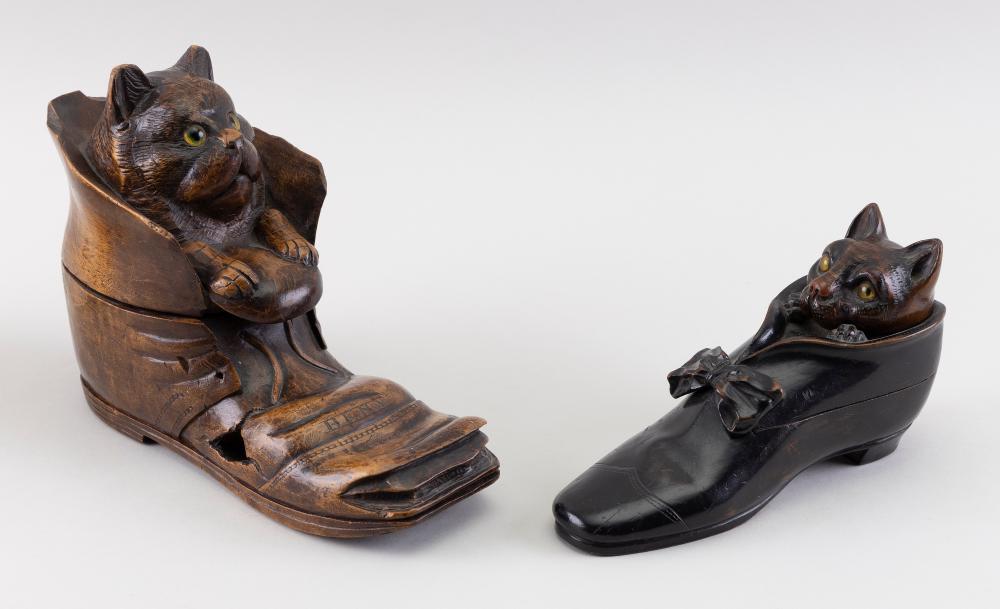 TWO BLACK FOREST CAT IN BOOT CARVED 34ef3c