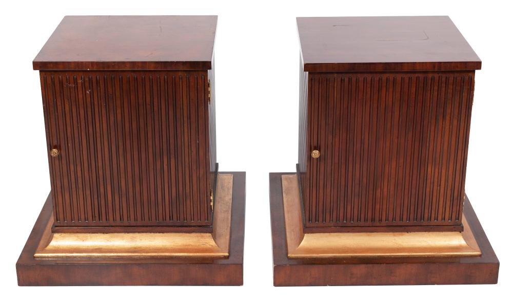 PAIR OF CLASSICAL STYLE PLINTH 34efbe