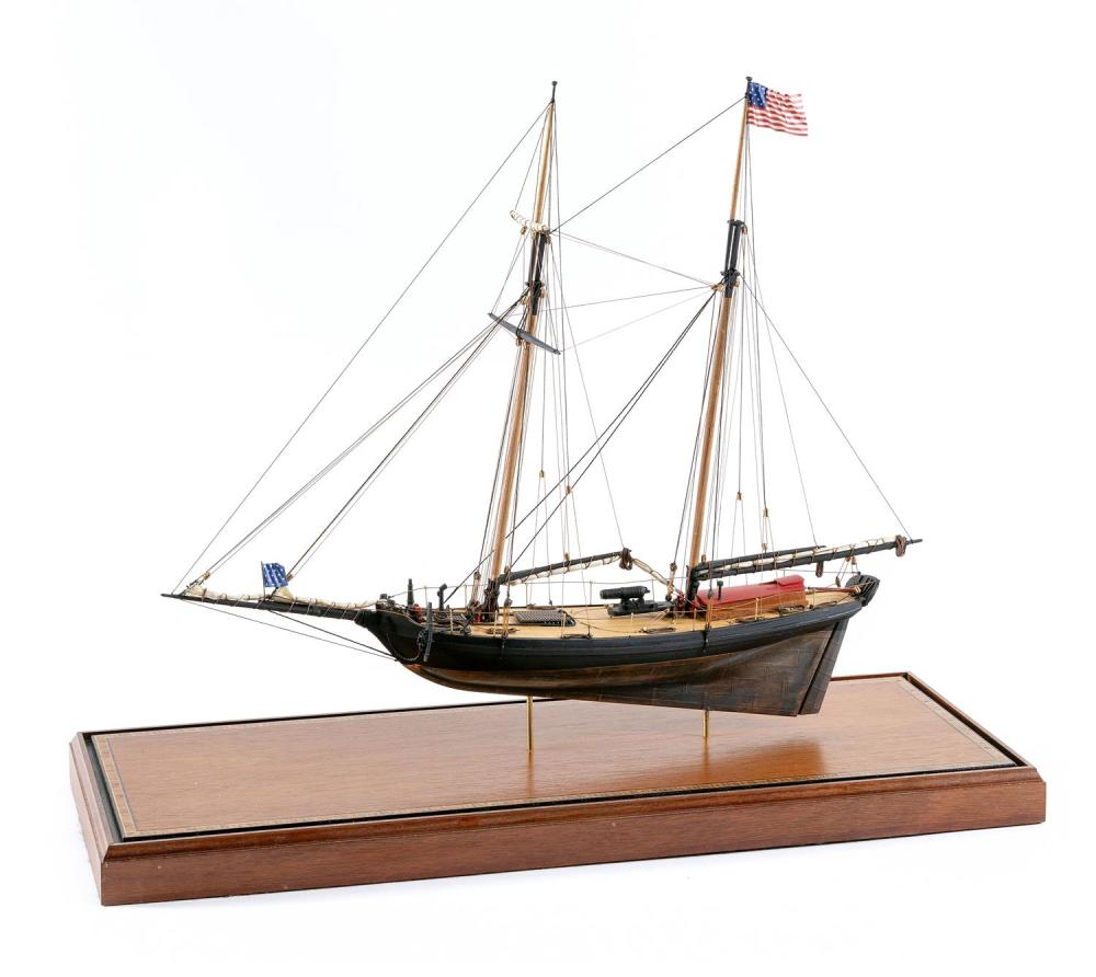 CASED MODEL OF THE GAFF SCHOONER 34f10c