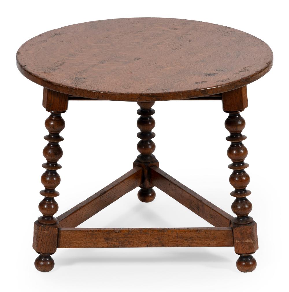 THREE LEGGED TAVERN TABLE EARLY 34cbda