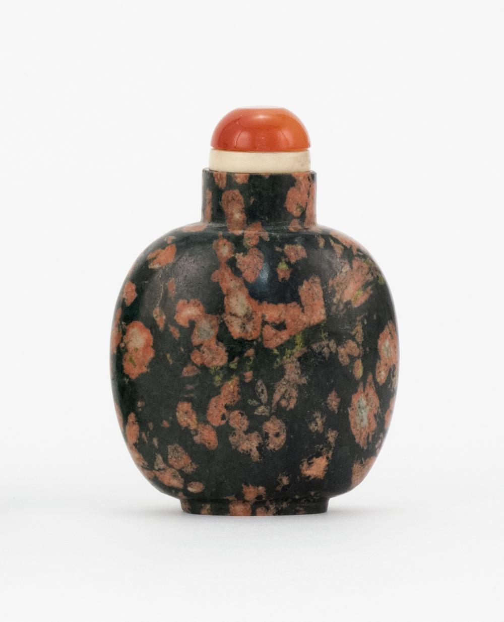 CHINESE PUDDINGSTONE SNUFF BOTTLE