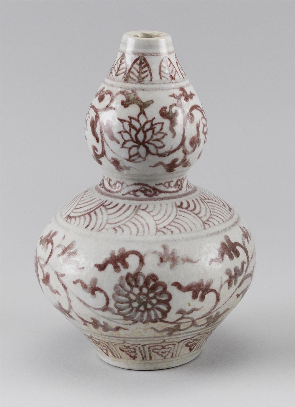 CHINESE RED AND WHITE PORCELAIN 34cc8b