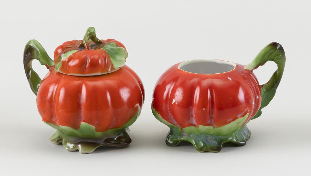 TWO ROYAL BAYREUTH PORCELAIN TOMATO 34cd20