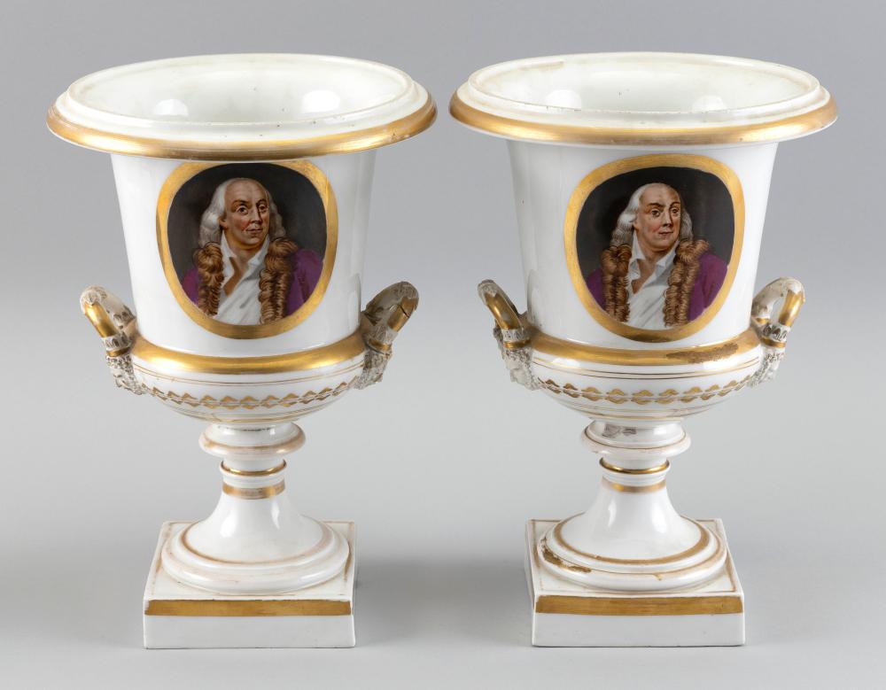 PAIR OF CONTINENTAL PORCELAIN CACHEPOTS 34ce06