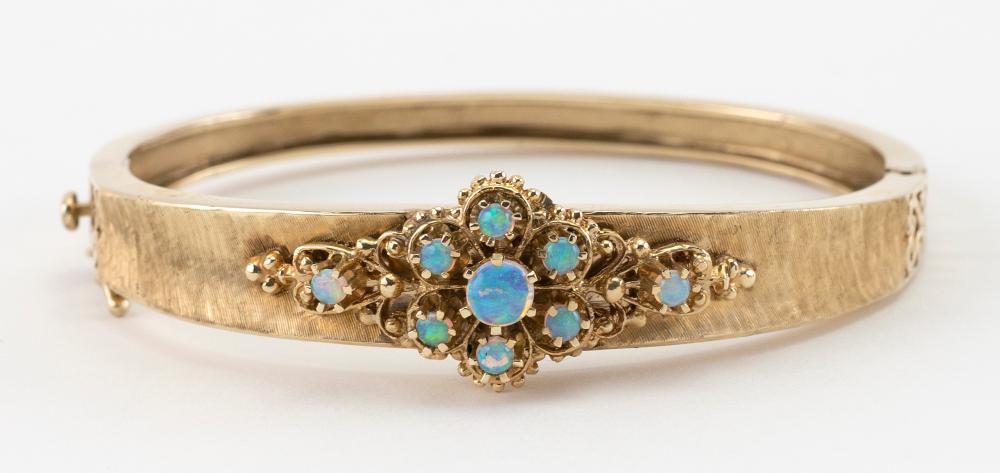 VINTAGE 14KT GOLD AND OPAL BANGLE 34ceaf