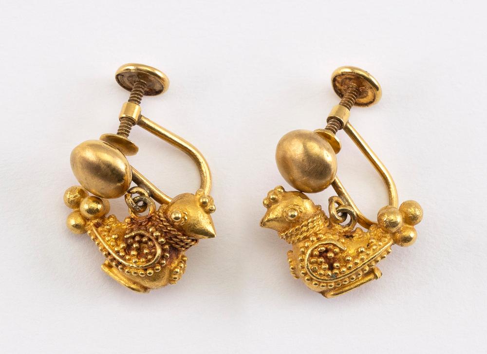 PAIR OF GOLD BIRD-FORM EARCLIPS