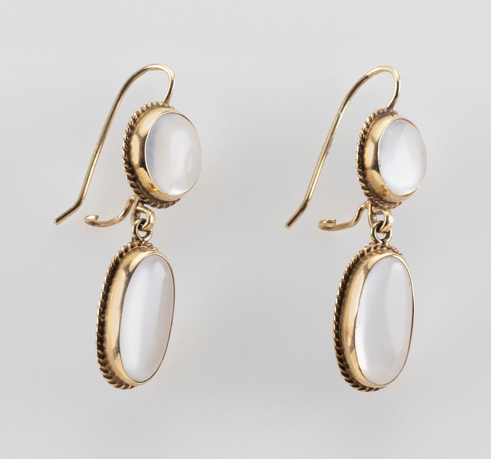 PAIR OF 14KT GOLD AND MOONSTONE 34cee2