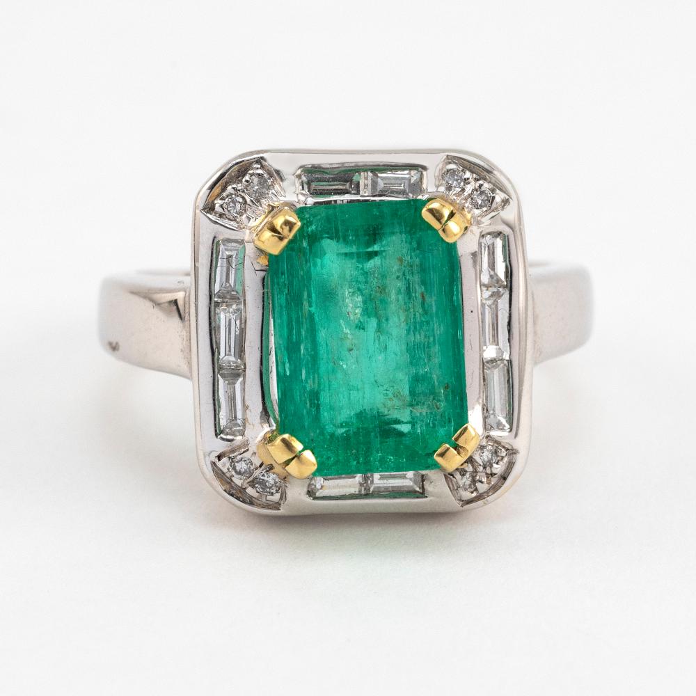 18KT WHITE GOLD EMERALD AND DIAMOND 34cf57