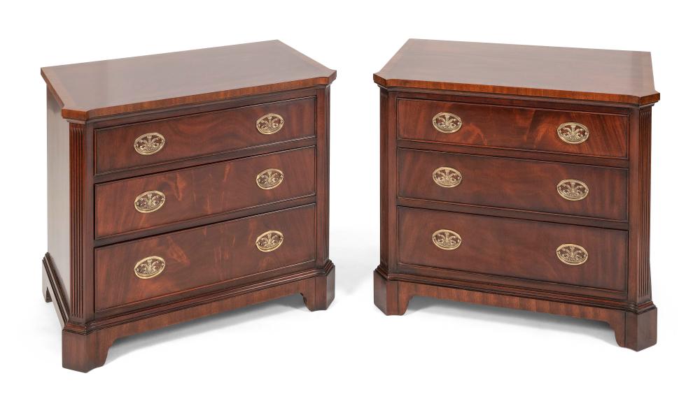 PAIR OF DIMINUTIVE THREE DRAWER 34d07b