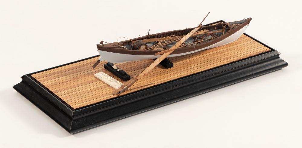 CASED MODEL OF A BEETLE WHALEBOAT 34d0a2