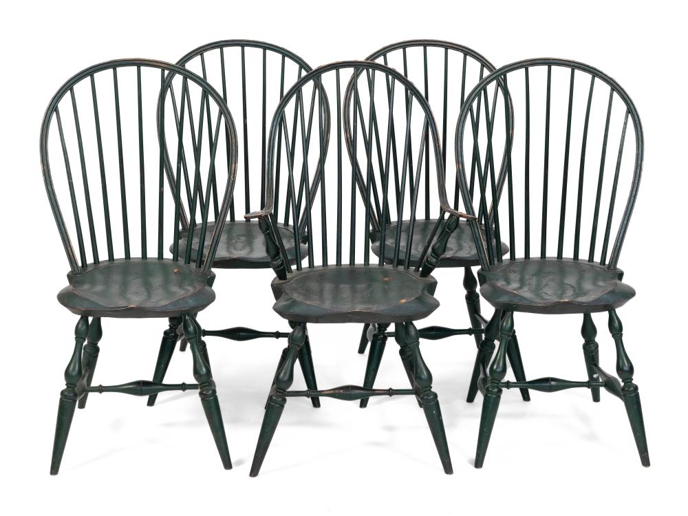 SET OF FIVE WINDSOR STYLE CHAIRS 34d120