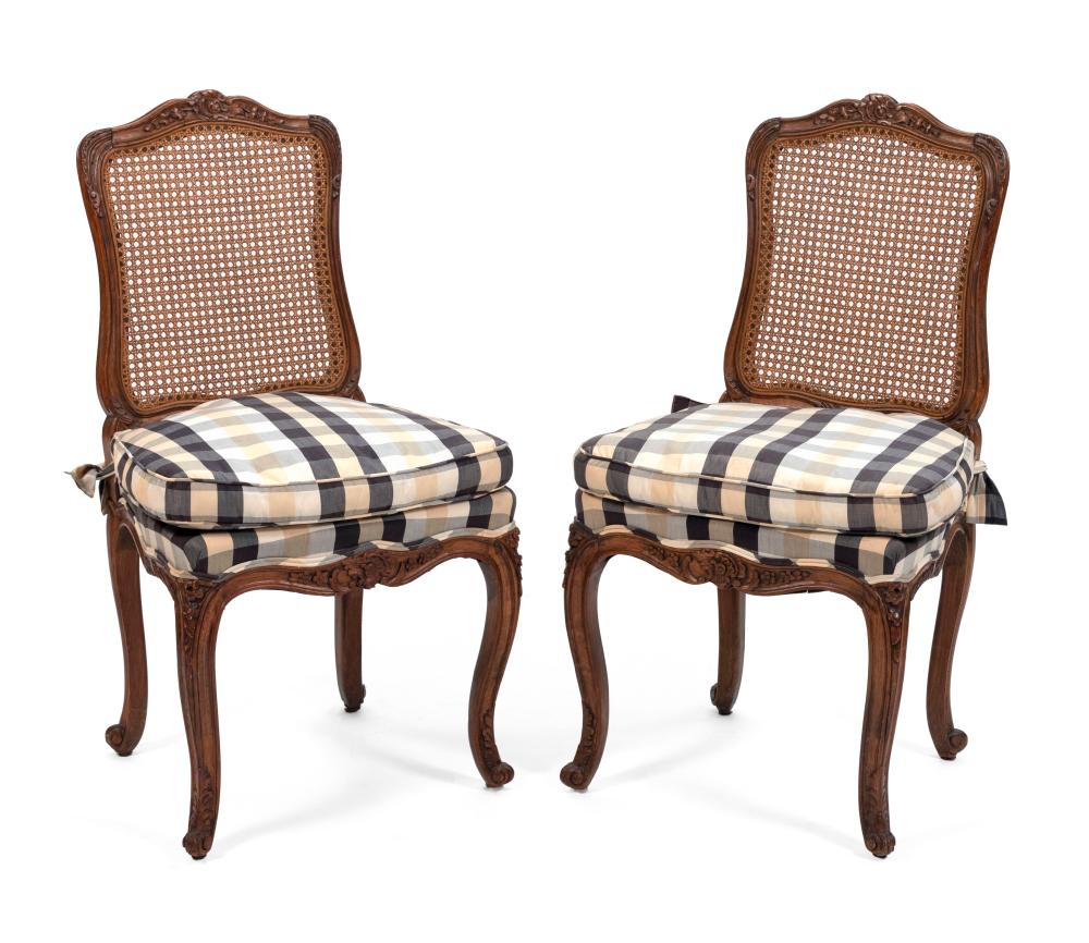PAIR OF FRENCH CARVED SIDE CHAIRS 34d17c