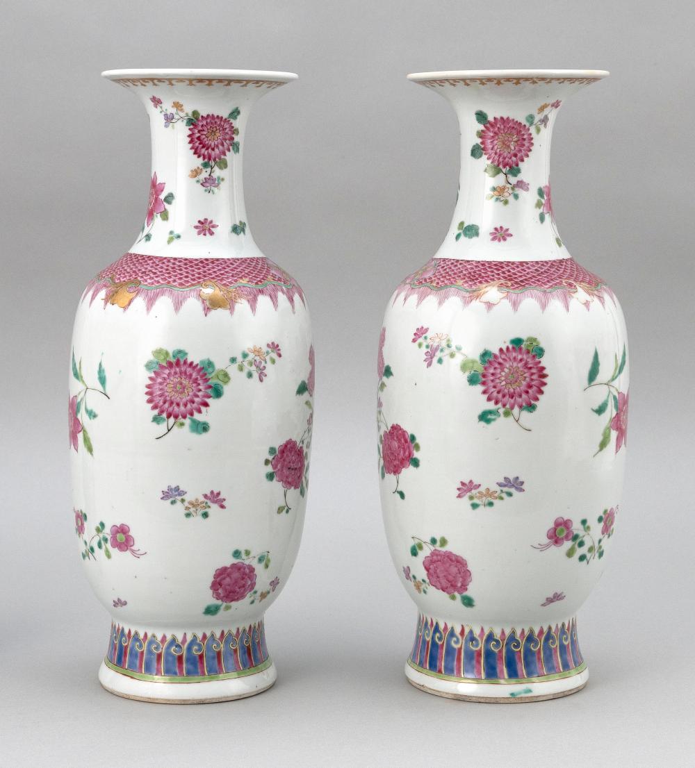 PAIR OF CHINESE FAMILLE ROSE PORCELAIN 34d2c6